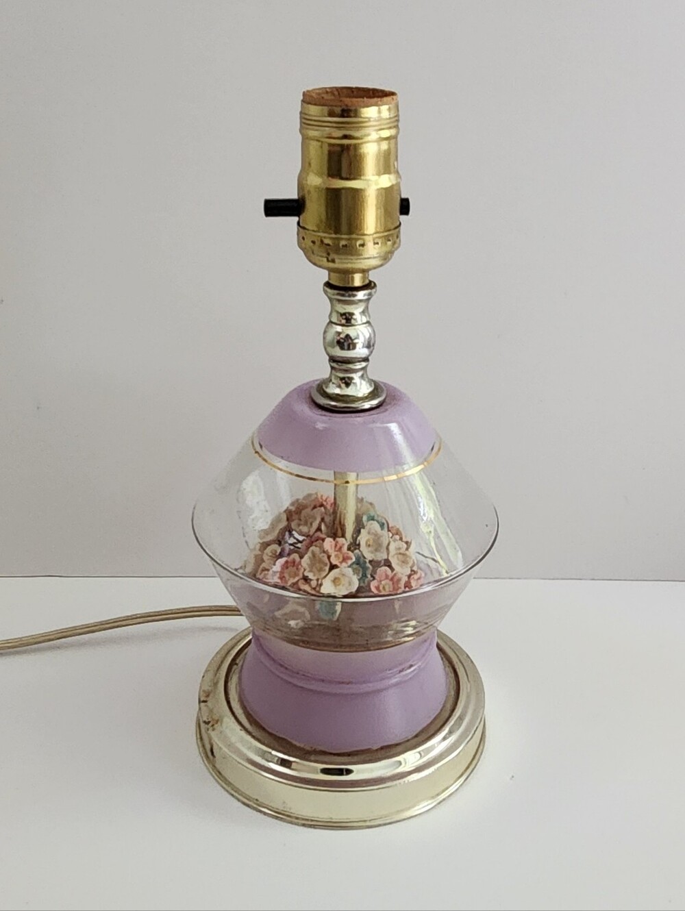 Charming Vintage Lamp peek-a-boo flower base